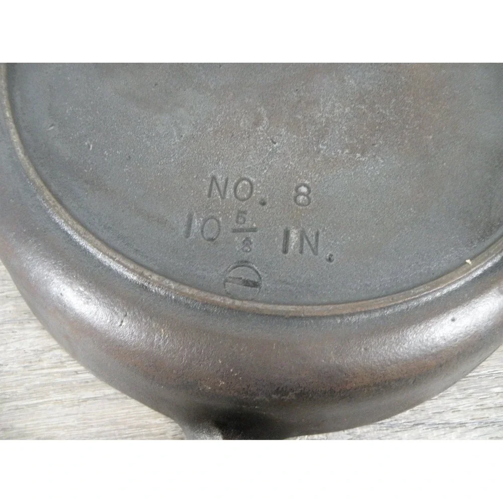 Cast Iron Skillet No. 8 Black Flat Cooking Surface Dual Pour Spouts